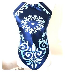 PRICE DROP💙💙BEBE GORGEOUS PURE SILK BACKLESS TOP